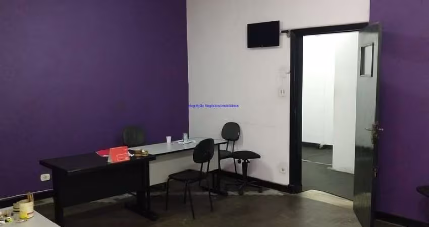 Conjuntos comerciais 165m², 05 salas e 02 banheiros.   Condomínio com portaria e recepção.  Excelente localização á 2 minutos andando da estação