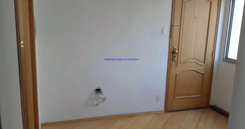 Apartamento 38m², 01 dormitório, 01 banheiro.   Condomínio sem portaria.   Excelente localização á 9 minutos andando para a estação do metrô Marechal