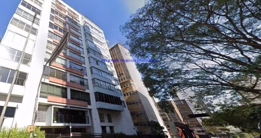 Apartamento 220m², 03 dormitórios , 02 banheiros e 01 vaga na garagem.  Condomínio com portaria e segurança.  Excelente localização