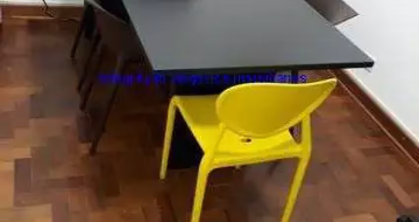 Condomínio com segurança e portaria.  Excelente localização, entre duas estações do Metrô (Anhangabaú e República); Entre as Ruas da Consolação,
