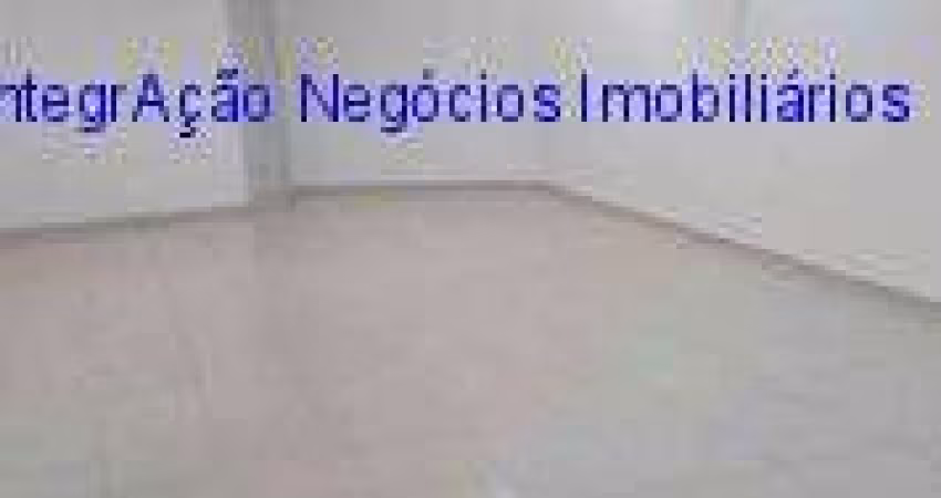Loja  431m², frente com 5m², pé direito de 5m², piso em porcelanato branco, forro e luminárias novas, porta elétrica, banheiro para deficiente.