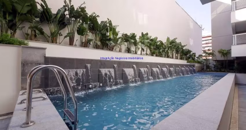 Condomínio com área de lazer completa com sauna, salão gourmet, piscina com raia, academia, sala de jogos e brinquedoteca.