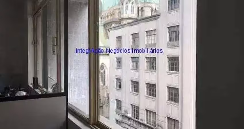 Conjunto comercial 105m², 02 banheiros. Excelente localização, próximo a praça e estação de Metrô Sé. Estamos a disposição.