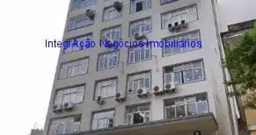 Condomínio com portaria e segurança.  Excelente localização, em frente ao Ministério Público, próximo ao Metrô Sé, Largo de São Francisco e Avenida 23