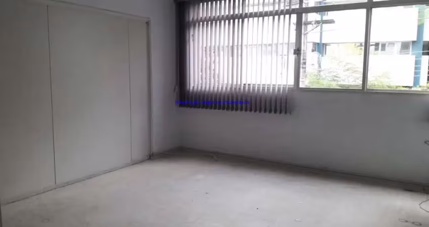 Edificio comercial, tem portaria, tem hidrante para combate á incêndio, detector de fumaça dentro do conjunto e elevador.  localização privilegiada,