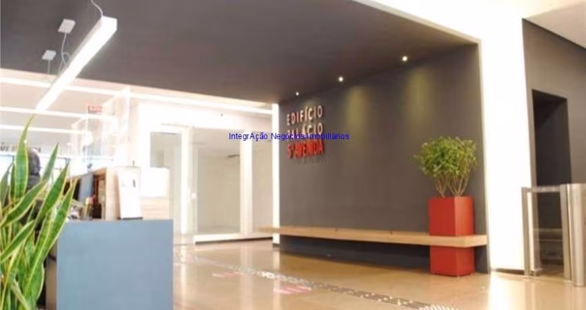 Conjunto Comercial 167m², 03 banheiros e 02 vagas de garagem.  Condomínio com portaria e segurança 24h.