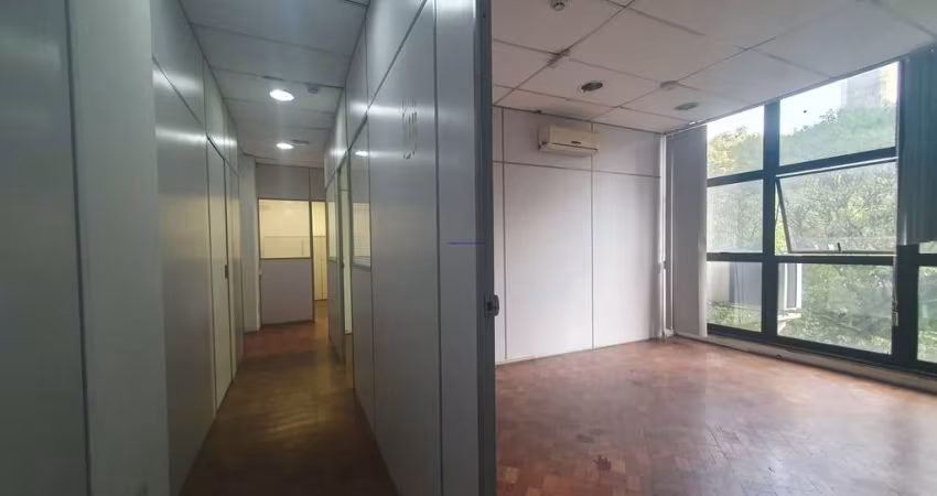 Conjunto Comercial MOBILIADO 273m², 09 salas e 02 banheiros; Possui 10 aparelhos de ar-condicionado, 35 mesas de telemarketing,  3 mesas grandes