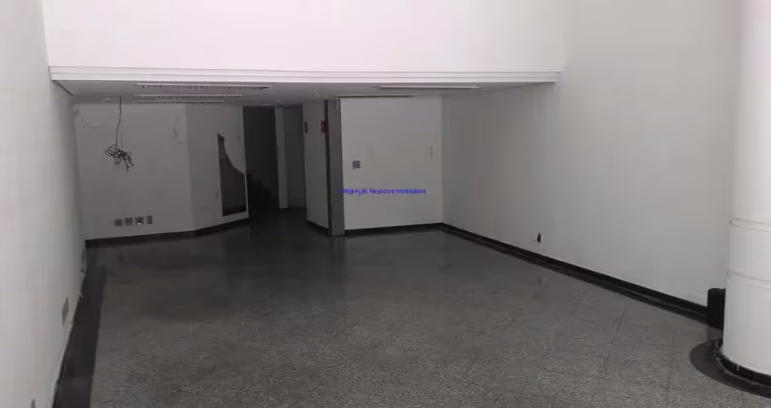 Condomínio com portaria e segurança.  excelente localização á 3 minutos andando para a estação do metrô república; próximo a avenida ipiranga