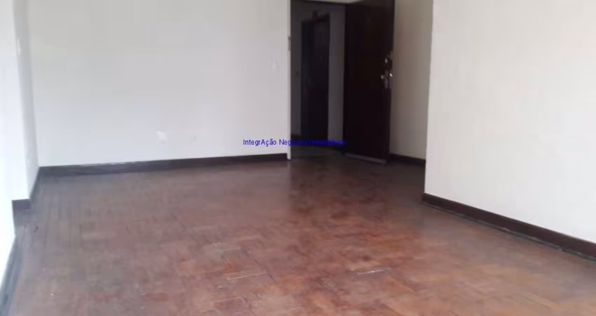 Apartamento 96m² com 3 domitórios e 2 banheiros.  Condomínio com zeladoria e sistema de segurança.  Localizado na Rua Augusta, à 3 quadras da Avenida