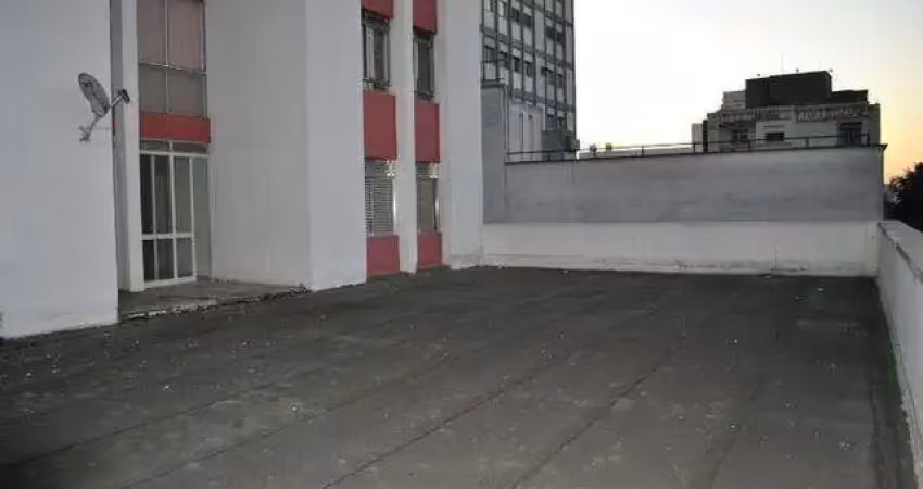 Condomínio com portaria e segurança.  excelente localização à 11 minutos andando da estação do metrô marechal deodoro; entre as ruas lopes de oliveira