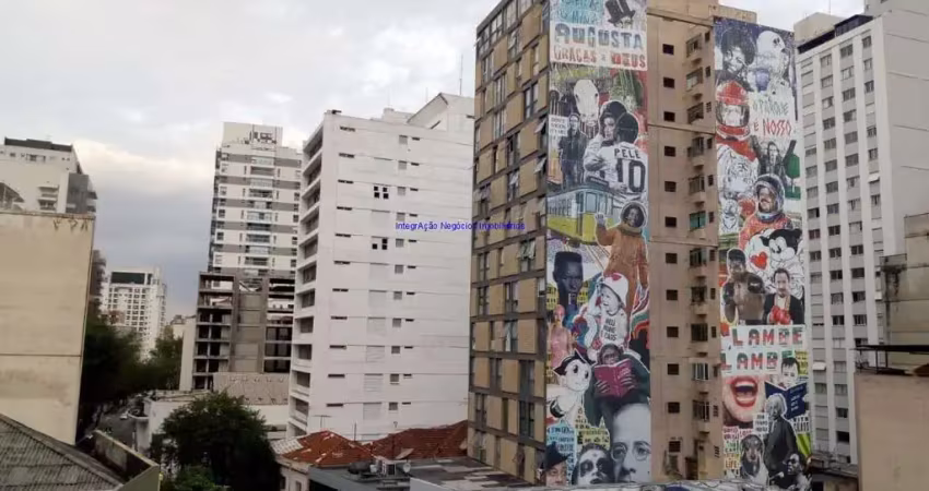 Condomínio com segurança, portaria 24h e zelador.  excelente localização à 9 minutos andando para a estação do metrô consolação,