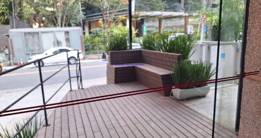 Loja 120m² e 02 banheiros.  Excelente localização á 4 minutos andando para a estação do metrô Consolação; Entre as Ruas Augusta, Luís Coelho
