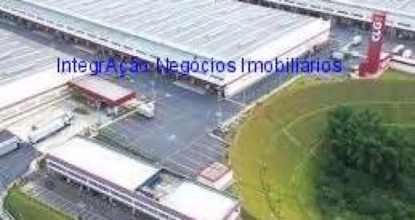 Galpão 1.829,52m², 04 banheiros, 08 vagas de garagem sendo 02 para Carretas e 02 docas.  Condomínio com portaria e segurança.  Excelente localização