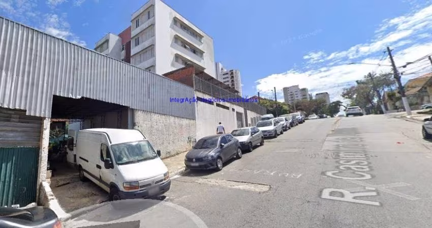 Galpão 500m², 01 banheiro e 20 vagas de garagem.  Ótima localização entre as Ruas Cristóvão Perira, Gutemberg e Avenida Jornalista Roberto Marinho.  T