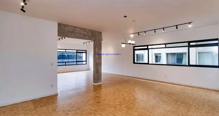 Apartamento 220,95m², 03 dormitórios (sendo 01 suite), 02 banheiros e 02 vagas.  condomínio com segurança e portaria.  excelente localização