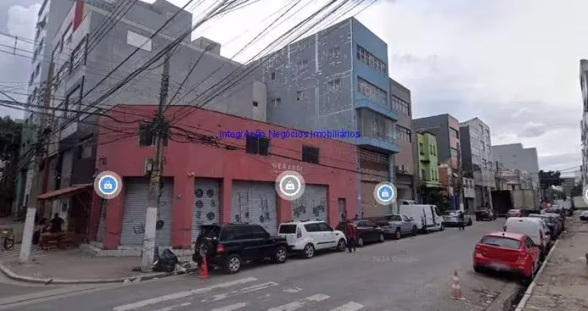 Predio 617m² e 04 banheiros.  Excelente localização entre as Ruas Canindé, Hannemann e Carnot.