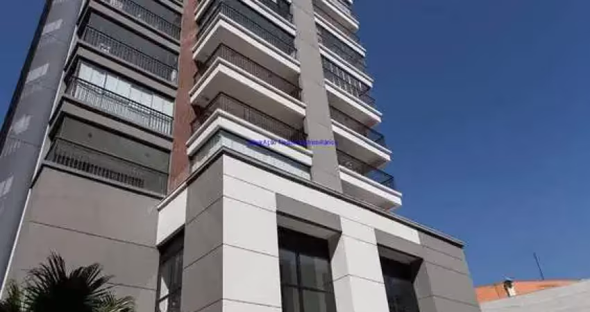 Condomínio com portaria, segurança, piscina, academia, salão de festas e playground.  excelente localização, á 3 minutos andando para a estação