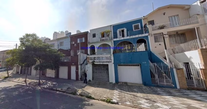 Sobrado 150m² 02 dormitórios e 02 banheiros.  Excelente localização entre as Ruas Dom  Duarte Leopoldo, Senador Carlos Teixeira  de Carvalho
