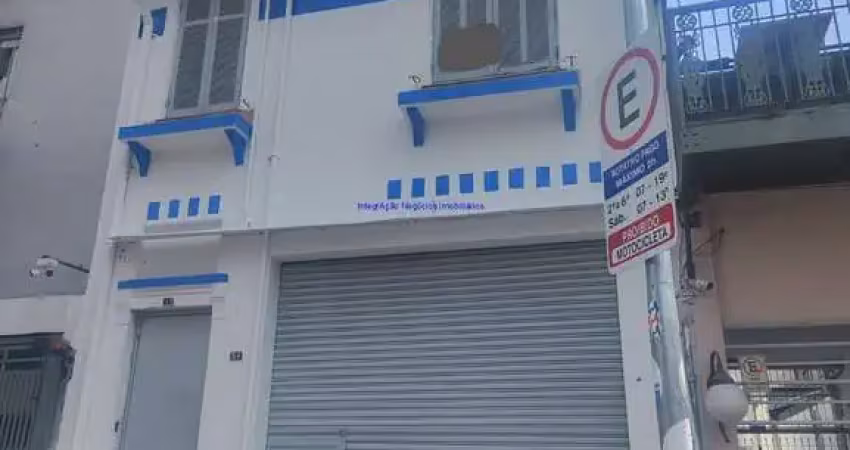 Prédio 230m² e 02 banheiros.  excelente localização, á 6 minutos andando para a estação do metrô consolação; entre as ruas augusta, frei caneca