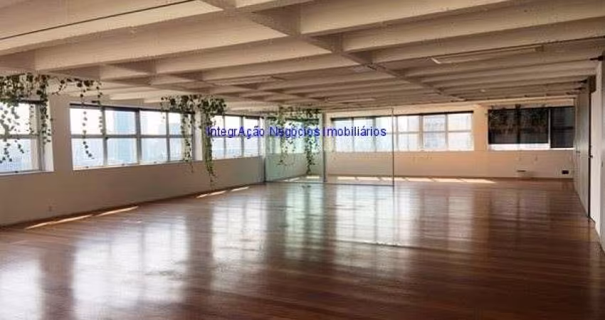Conjunto Comercial 201m², 04 banheiros e 02 vagas na garagem.  Condomínio com recepção e segurança.  Excelente localização entre as Ruas Campo Verde