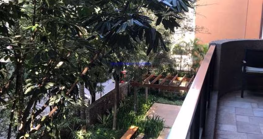 Apartamento 245m², 03 dormitórios (sendo suítes), 04 banheiros e 03 vagas de garagem.  Condomínio com portaria, segurança, salão de festas e academia.