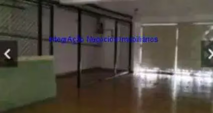 Casa 200m², 07 dormitórios sendo 01 suíte, 04 banheiros e 04 vagas na garagem. excelente localização, próximo a av. 23 de maio.