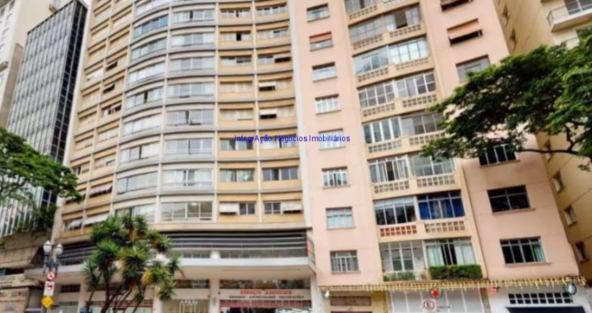 Apartamento 136m², 02 dormitórios (sendo 01 suíte) e 02 banheiros.  Condomínio com portaria e segurança.  Excelente localização