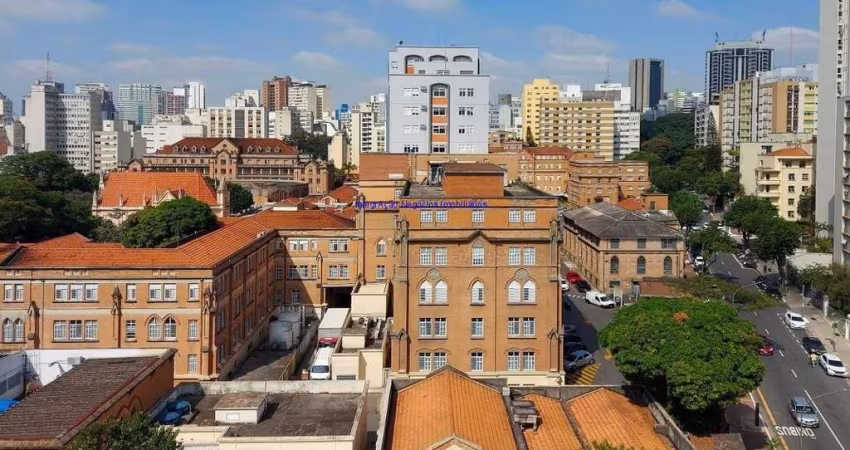 Apartamento Studio MOBILIADO 27,66m²,  01 dormitório e 01 banheiro.  Condomínio com portaria e segurança.  Excelente localização