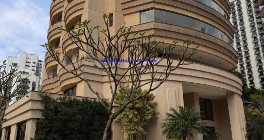 Apartamento 246m², 04 dormitórios (sendo suítes), 05 banheiros e 03 vagas de garagem.  Condomínio com portaria, segurança, piscina, academia