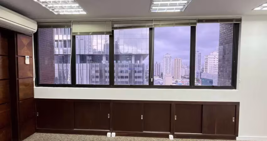 Conjunto comercial 180m², 04 banheiros e 04 vagas na garagem.  condomínio com recepção e segurança.  excelente localização entre as ruas barão