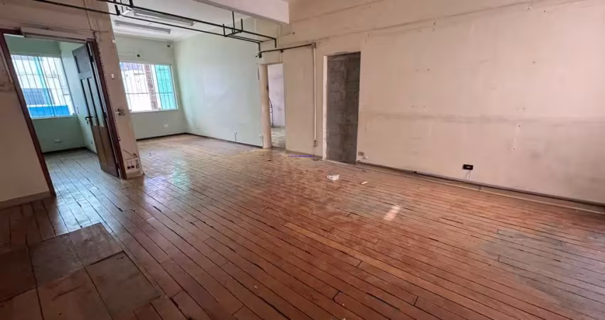 Conjunto comercial 140,13, 04 salas e 02 banheiros.  excelente localização, á 10 minutos andando para a estação do metrô santa cecilia
