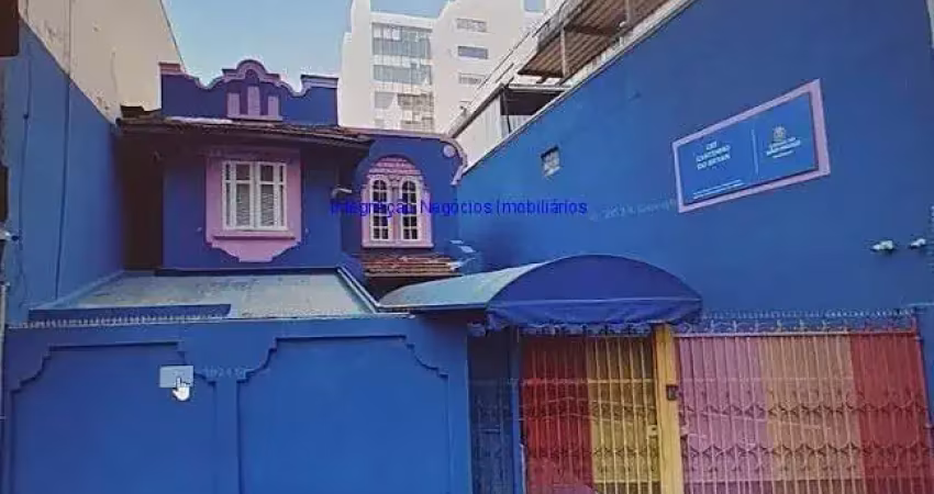 Casa 408m², 08 salas, 04 banheiros e 04 vagas de garagem.  excelente localização á 9 minutos andando para a estação do metrô consolação