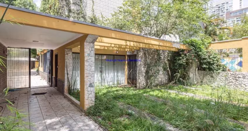Sobrado 237 m², 02 dormitórios (sendo 01 suíte ), 02 banheiros e 04 vagas  de garagem.  excelente localização