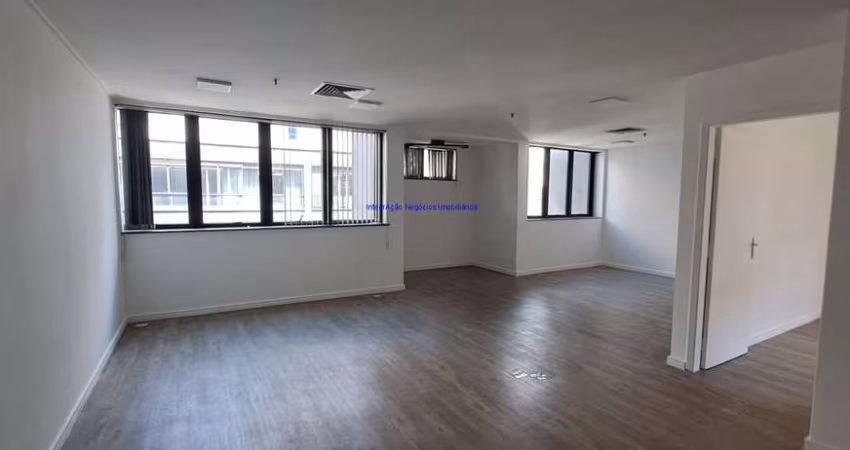 Conjunto Comercial 79m², 01 Copa, 02 banheiros e 02 vagas na garagem.  Condomínio com recepção e segurança.  Excelente localização