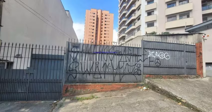 Casa 400m², 03 dormitórios, 03 banheiros e 03 vagas de garagem.  excelente localização entre as ruas aimberê,  ministro gastão de mesquita e apinajes