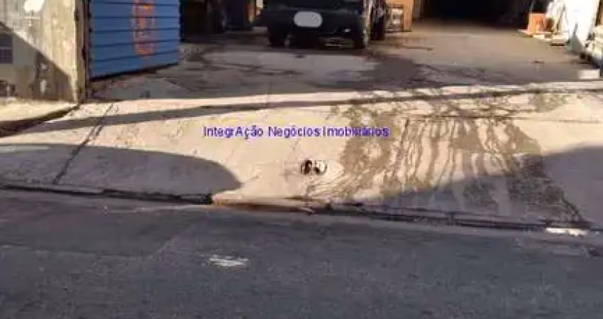 Galpão 350m², 02 banheiros.    excelente localização entre as ruas itaguajé, ubaitaba e nossa senhora das mercês.