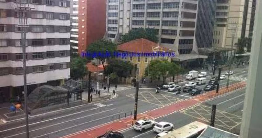Condomíno com recepção e portaria.  Excelente localização á 38 segundos andandopara a estação do metrô Brigadeiro; Entre as Ruas Cincinato Braga,