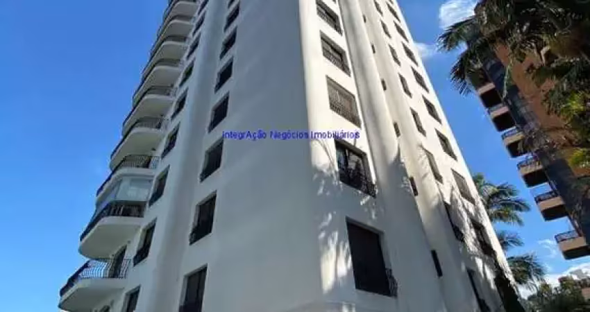 Apartamento 340m², 04 dormitórios (sendo 02 suítes), 05 banheiros, 05 vagas de garagem e 02 quartos na área de serviço.  condomínio com portaria