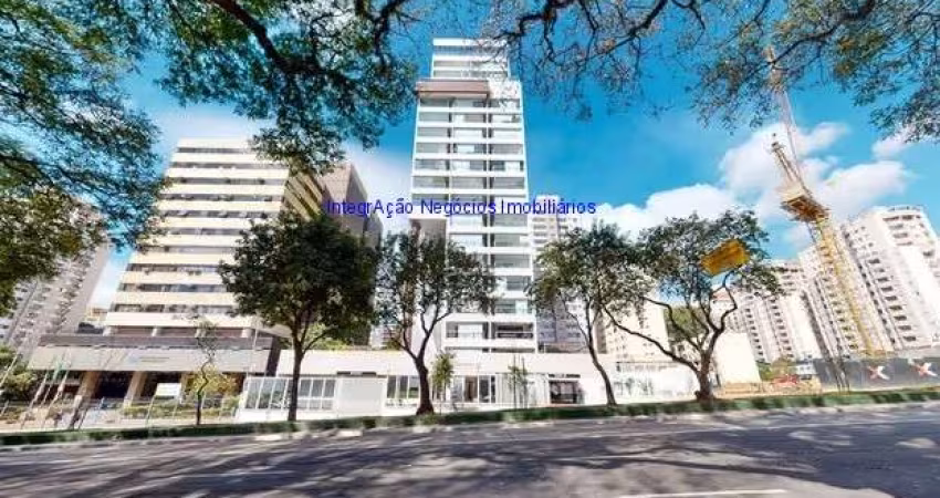 Apartamento Studio 43m² MOBILIADO, 01 dormitório, 01 banheiro e 01 vaga na garagem.  Condomínio com portaria, segurança, piscina, academia
