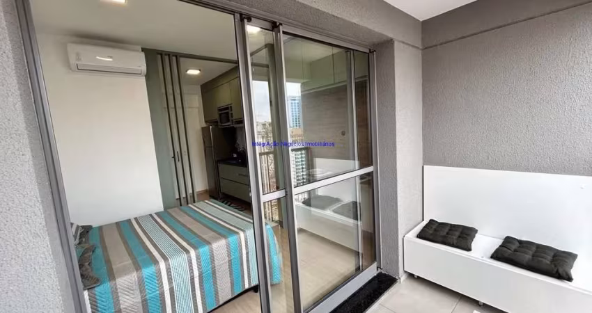 Apartamento Studio MOBILIÁDO 25m², 01 dormitório e 01 banheiro.  Condomínio com portaria, piscina, salão de festa e academia.  Excelente localização