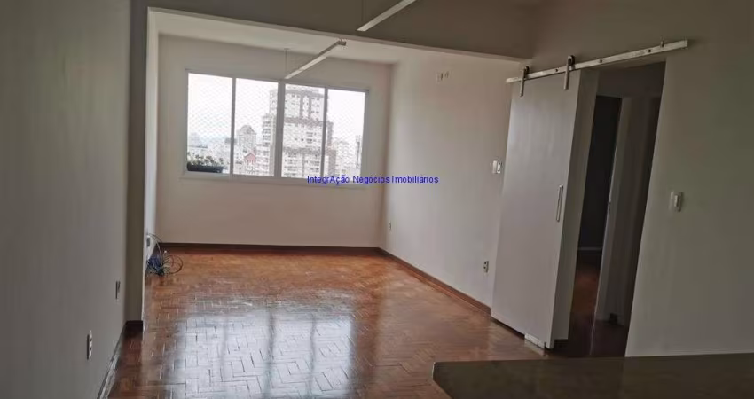 Apartamento 82m², 02 dormitórios e 01 banheiro.  Condomínio com portaria e segurança.  Excelente localização