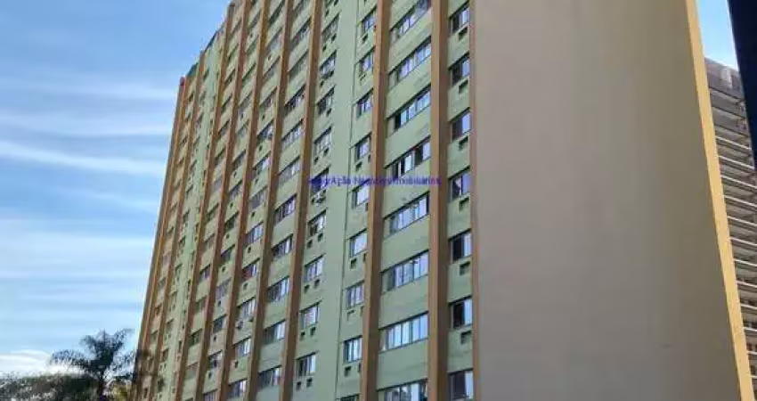 Apartamento  49m², 01 dormitório, 01 banheiro e 01 vaga na garagem.  Condomínio com portaria, segurança e piscina.  Excelente localização