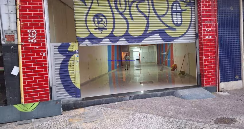 Loja 340m² , 06 banheiros,  fumodromo e área aberta.  Excelente localização, a 08 minutos andando para  estação do metrô Republica;