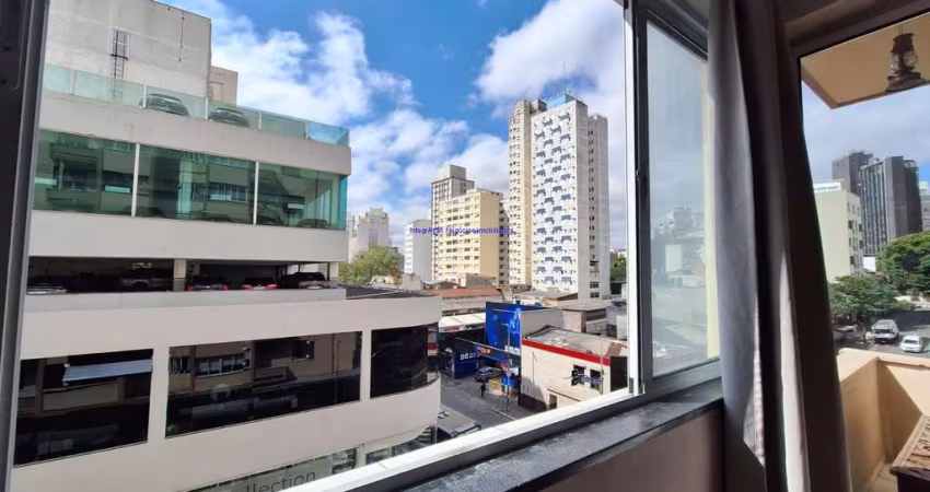 Apartamento 96m², 02 dormitórios e 02 banheiros.  Condomínio com portaria, elevadores e zelador.  Excelente localização á 6 minutos andando