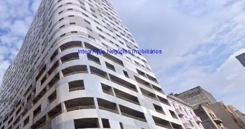 Apartamento mobiliado 50m², 01 dormitório e 01 banheiro.  Condomínio com portaria e segurança.  Excelente localização