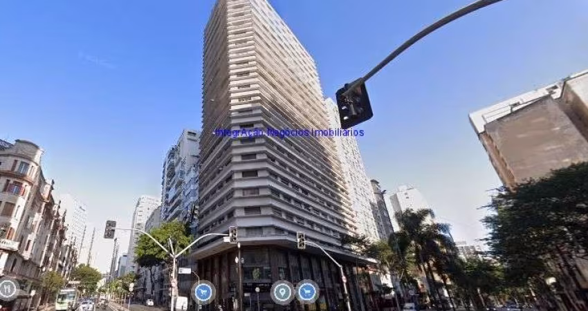 Apartamento 150m², 03 dormitórios e 02 banheiros.  Condomínio com portaria e segurança.  Excelente localização á 5 minutos andando para a estação