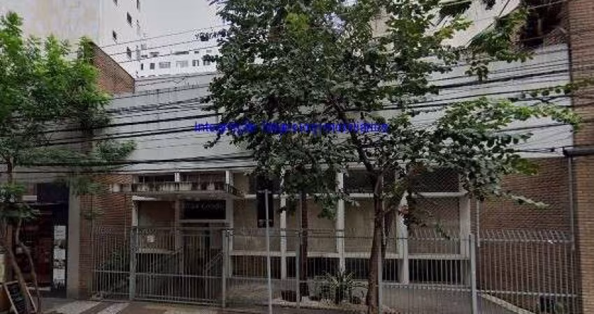 Loja 325m²,  01 copa e 03 banheiros.  Excelente localização entre as Ruas Doutor Cândido Espinheira, Traipu e Avenida General Olímpio da Silveira.