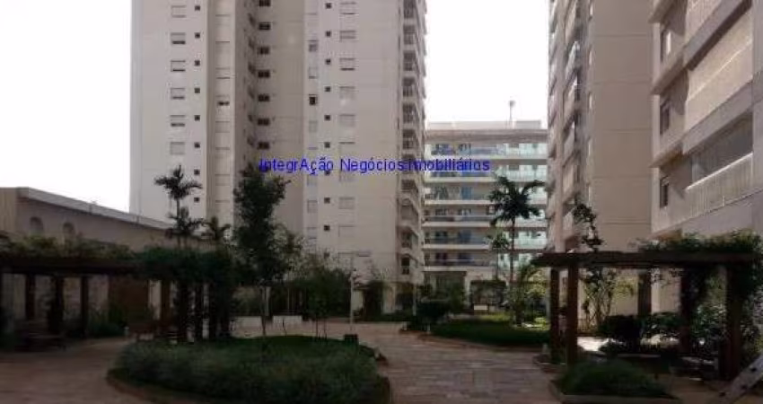 Apartamento 135m², 03 dormitórios (sendo 01 suíte), 02 banheiros e 02 vagas na garagem.  Condomínio com portaria, segurança, piscina, academia