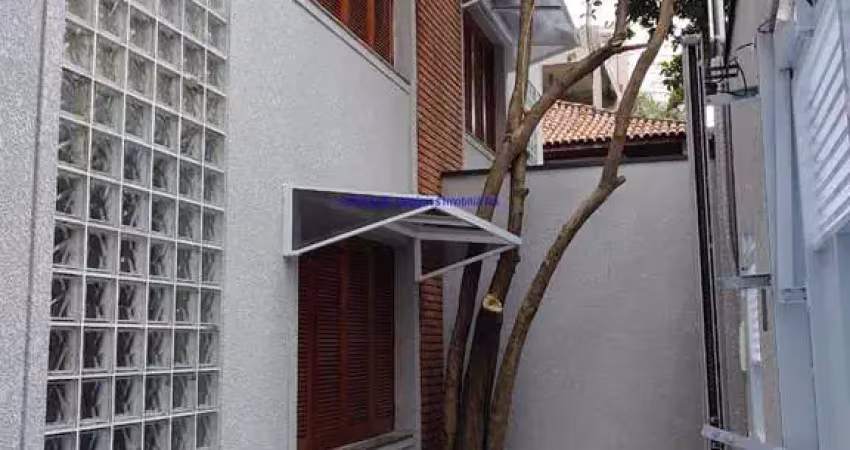Casa 150m², piso superior: 02 dormitórios, (sendo 02 suítes com sacadas), e 01 banheiro social.  piso inferior: 01 sala grande para dois ambientes