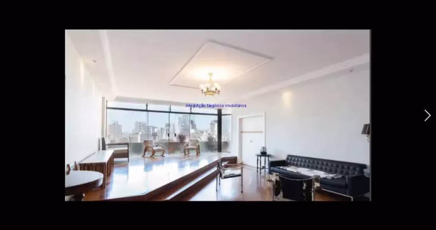 Apartamento mobiliado 400m², 05 dormitórios (sendo 02 suítes, 02 dependências de empregada), 05 banheiros e 01 vaga na garagem.